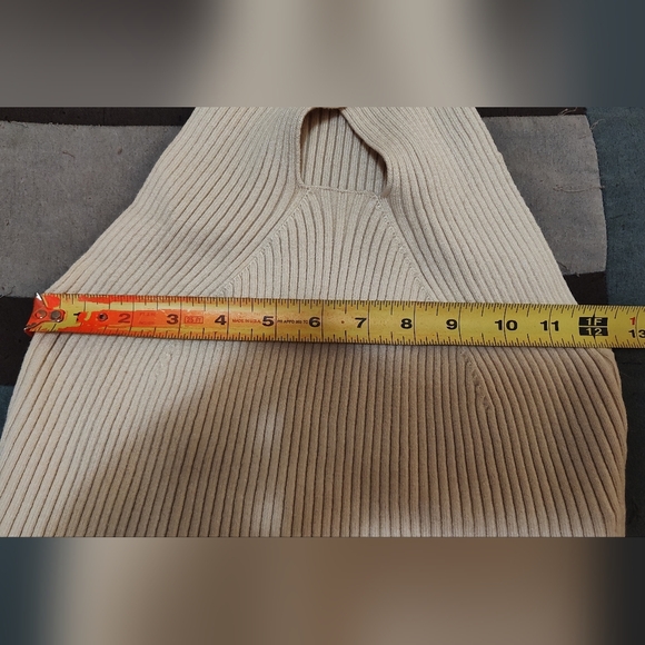 Cider NWT ribbed criss cross crop top - Picture 9 of 9